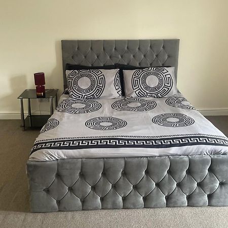 Stylish 1-Bed Apt - Sleeps 4 - Parking - Wifi Манчестер Екстер'єр фото
