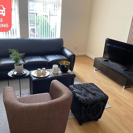 Stylish 1-Bed Apt - Sleeps 4 - Parking - Wifi Манчестер Екстер'єр фото