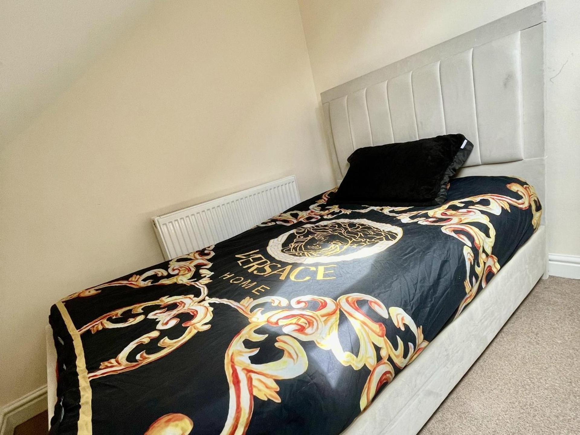 Stylish 1-Bed Apt - Sleeps 4 - Parking - Wifi Манчестер Екстер'єр фото