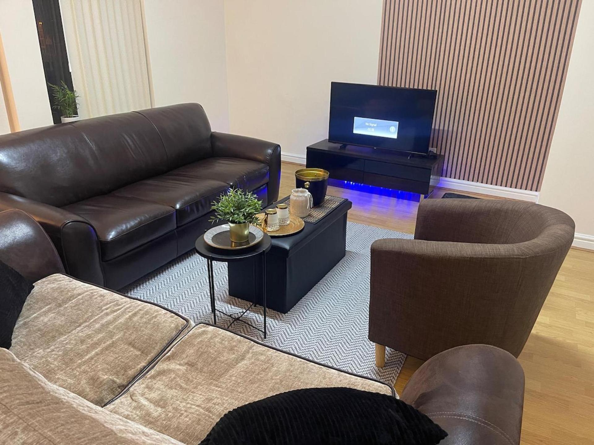 Stylish 1-Bed Apt - Sleeps 4 - Parking - Wifi Манчестер Екстер'єр фото
