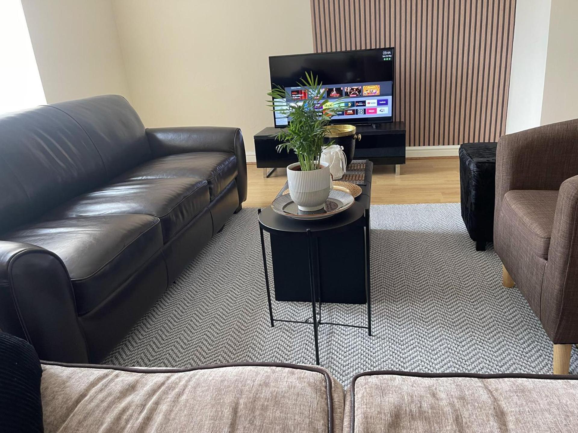 Stylish 1-Bed Apt - Sleeps 4 - Parking - Wifi Манчестер Екстер'єр фото